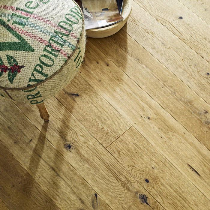 Natural Oak: Brushed Matt Lacquered Engineered Flooring (14x130x1092mm)