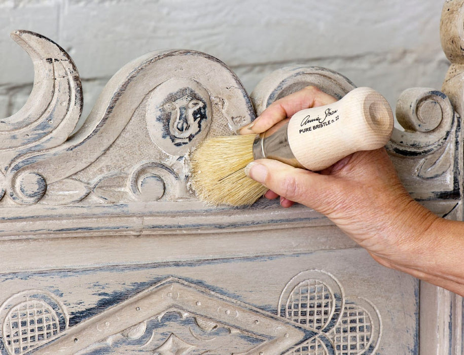 Annie Sloan Using Clear Chalk Paint Wax On A Rustic Bench Painted With Old Ochre 915x700 ?v=1645783137